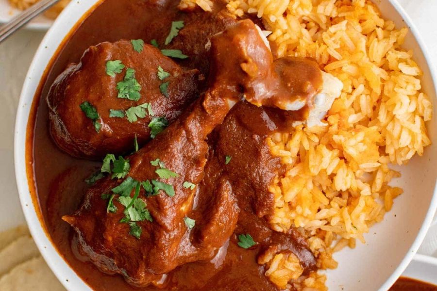 Exploring the World of Mexican Mole: A Guide to Traditional Dishes